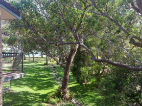 36 'Bay Parklands', 2 Gowrie Avenue - close to the water with pool & spa & tennis court